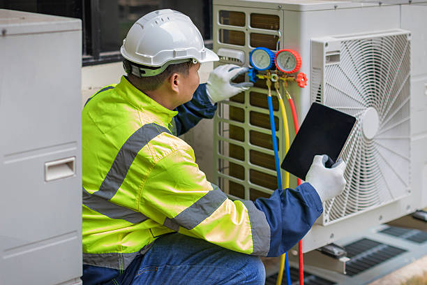 Professional Hvac technician working in Alton, IL